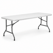 Table pliante de 180 cm dépliée, vue de trois quarts sur fond blanc